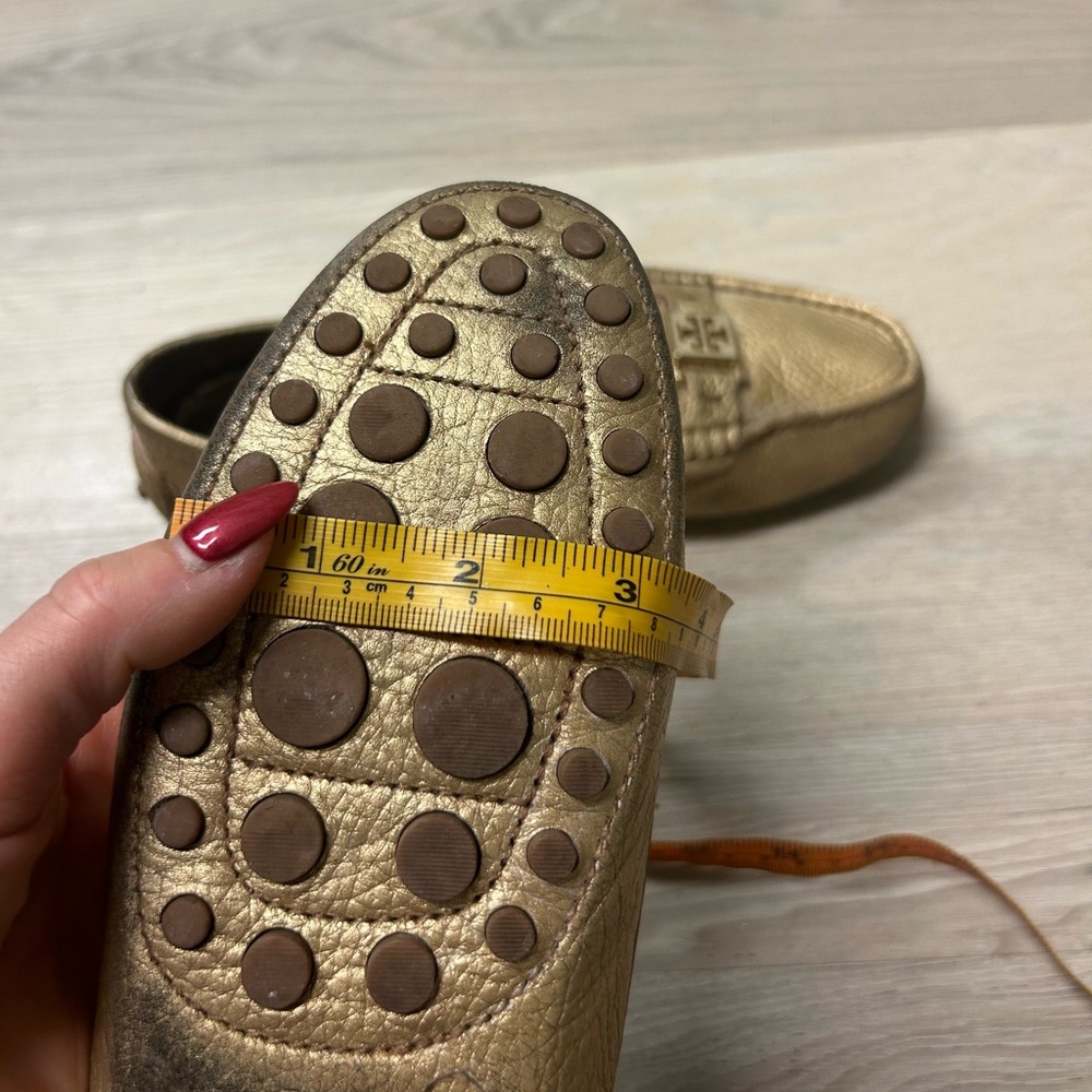 Tory Burch Loafers Kendrick Gold Leather Women Sz 8 Metallic Logo Driving Shoes - Picture 13 of 13